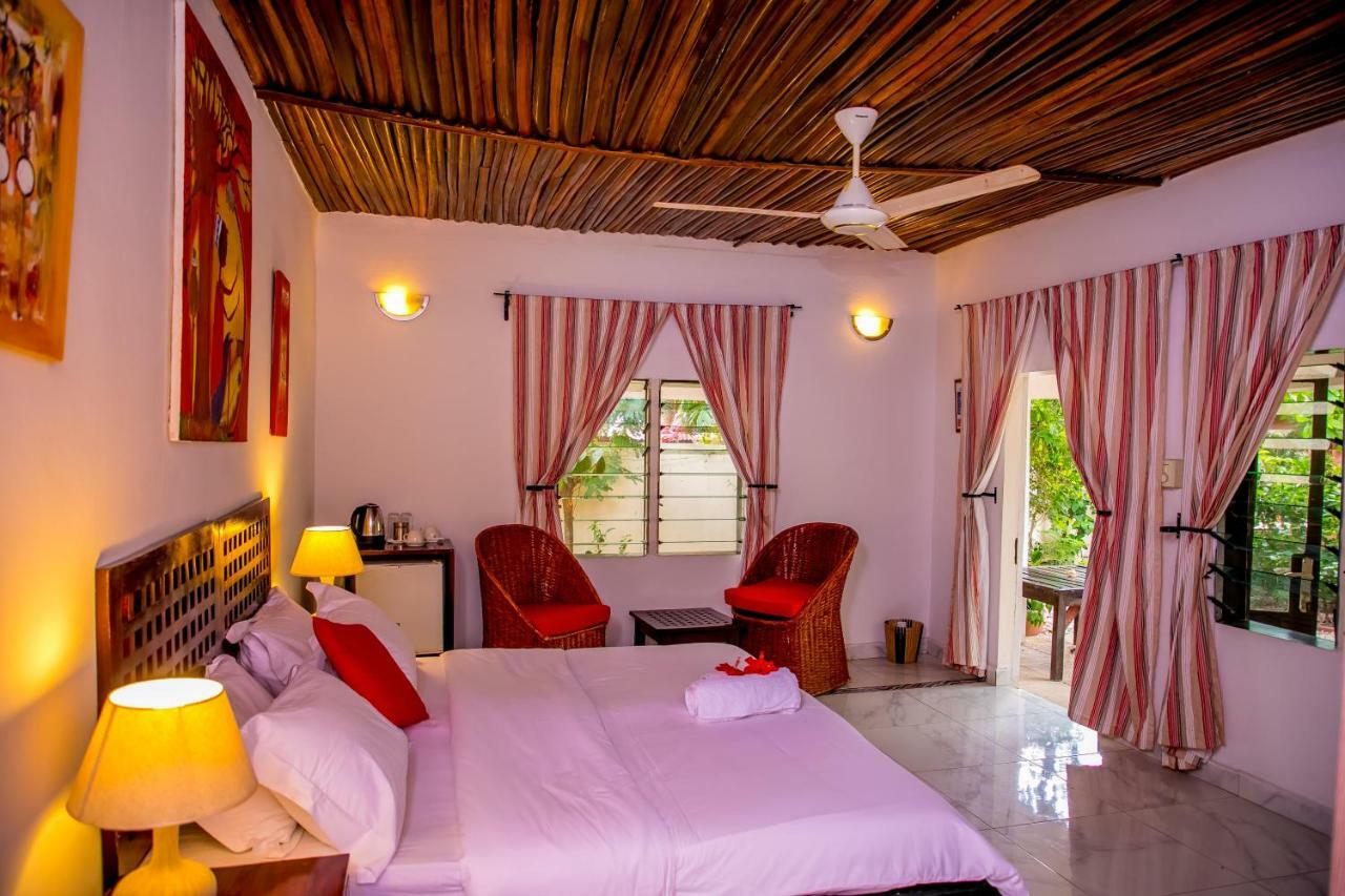 Hibiscus House Gambia Brufut Exterior foto
